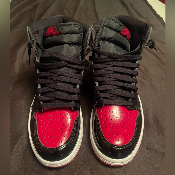 Jordan 1’s High OG ‘Patent Bred’ - Picture 2 of 8
